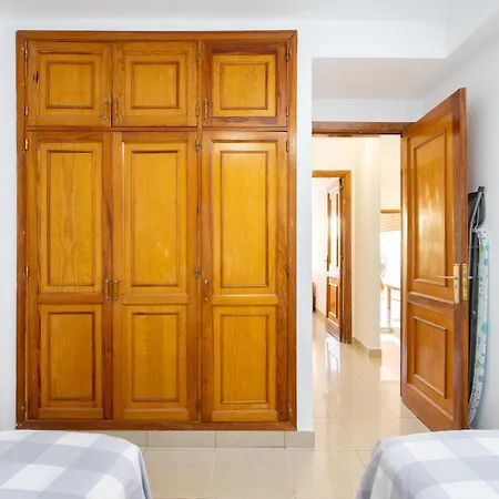 Apartment Home2book Serene & Pool, Escape *