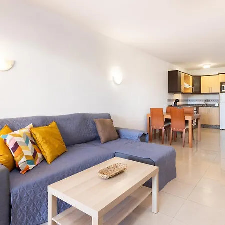 Home2book Serene & Pool, Escape