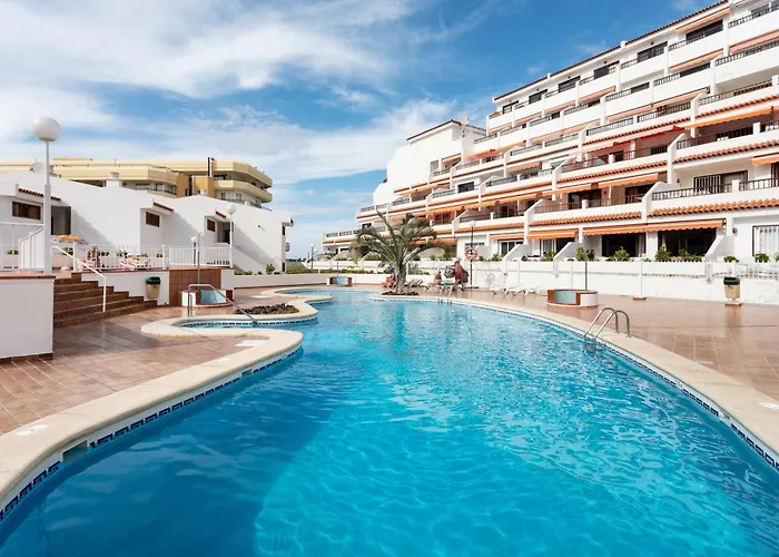 Apartment Home2book Serene & Pool, Escape *