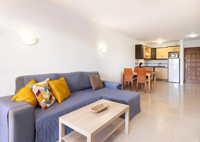 Home2book Serene & Pool, Escape